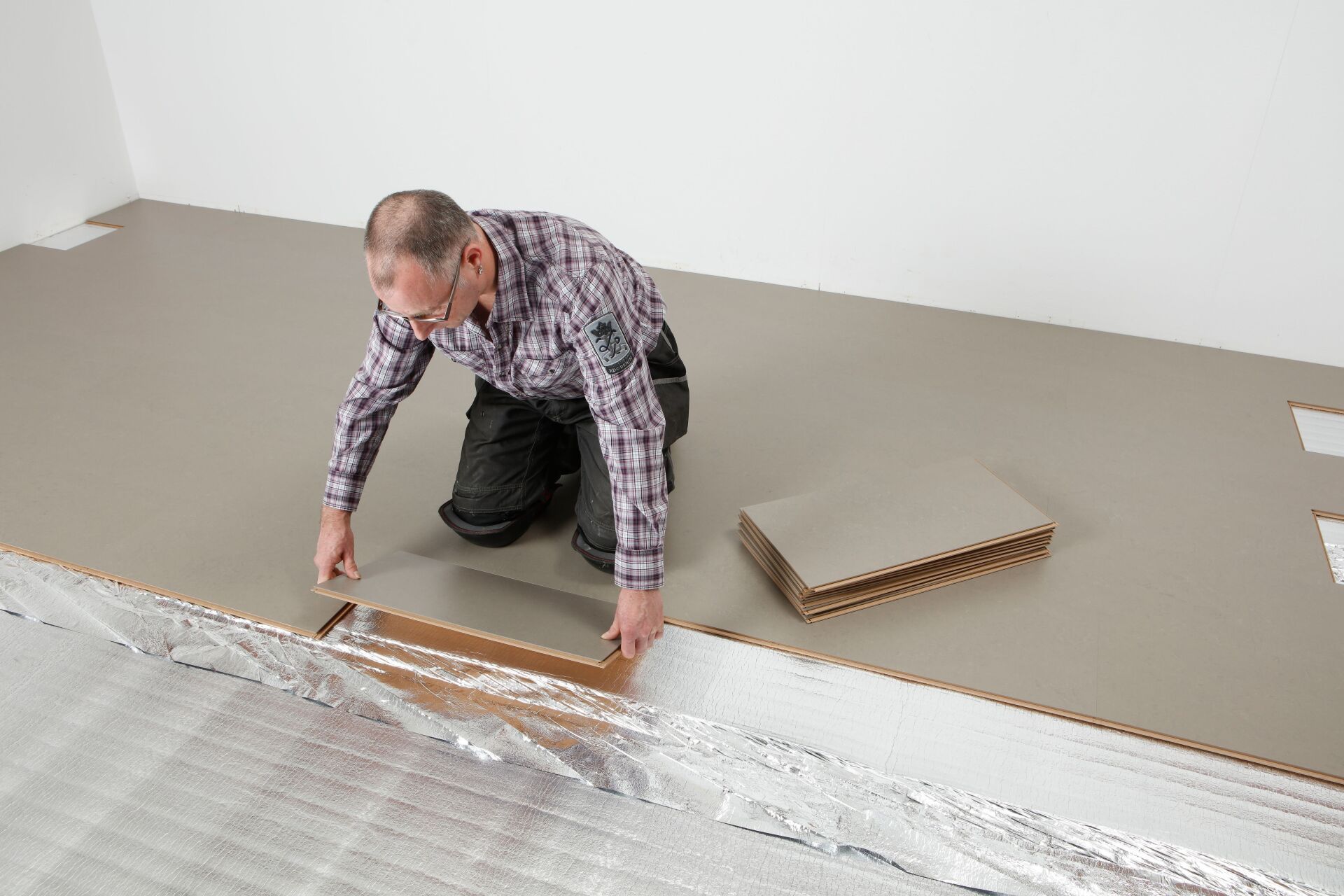 Marmoleum Click Planken und Fliesen lassen sich schnell, einfach und leimlos verlegen, sind formstabil und langlebig. | Foto © Forbo Flooring Systems Marmoleum Click Planken und Fliesen lassen sich schnell, einfach und leimlos verlegen, sind formstabil und langlebig. | Foto © Forbo Flooring Systems