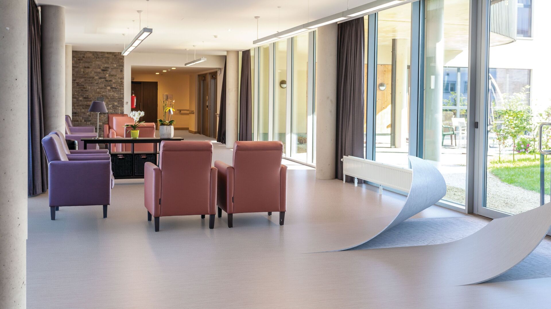 Modul’up eignet sich ideal für hochfrequentierte Flächen und wenn eine schnelle Verlegung gefragt ist. | Foto: Forbo-Giubiasco SA Modul’up eignet sich ideal für hochfrequentierte Flächen und wenn eine schnelle Verlegung gefragt ist. | Foto: Forbo-Giubiasco SA