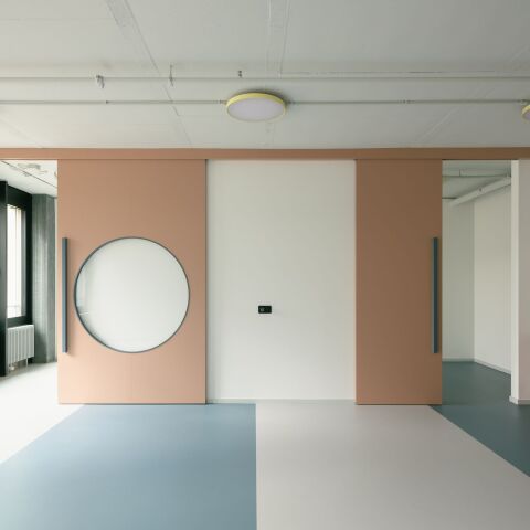 Diversité structurée – Sol en linoléum pour crèche