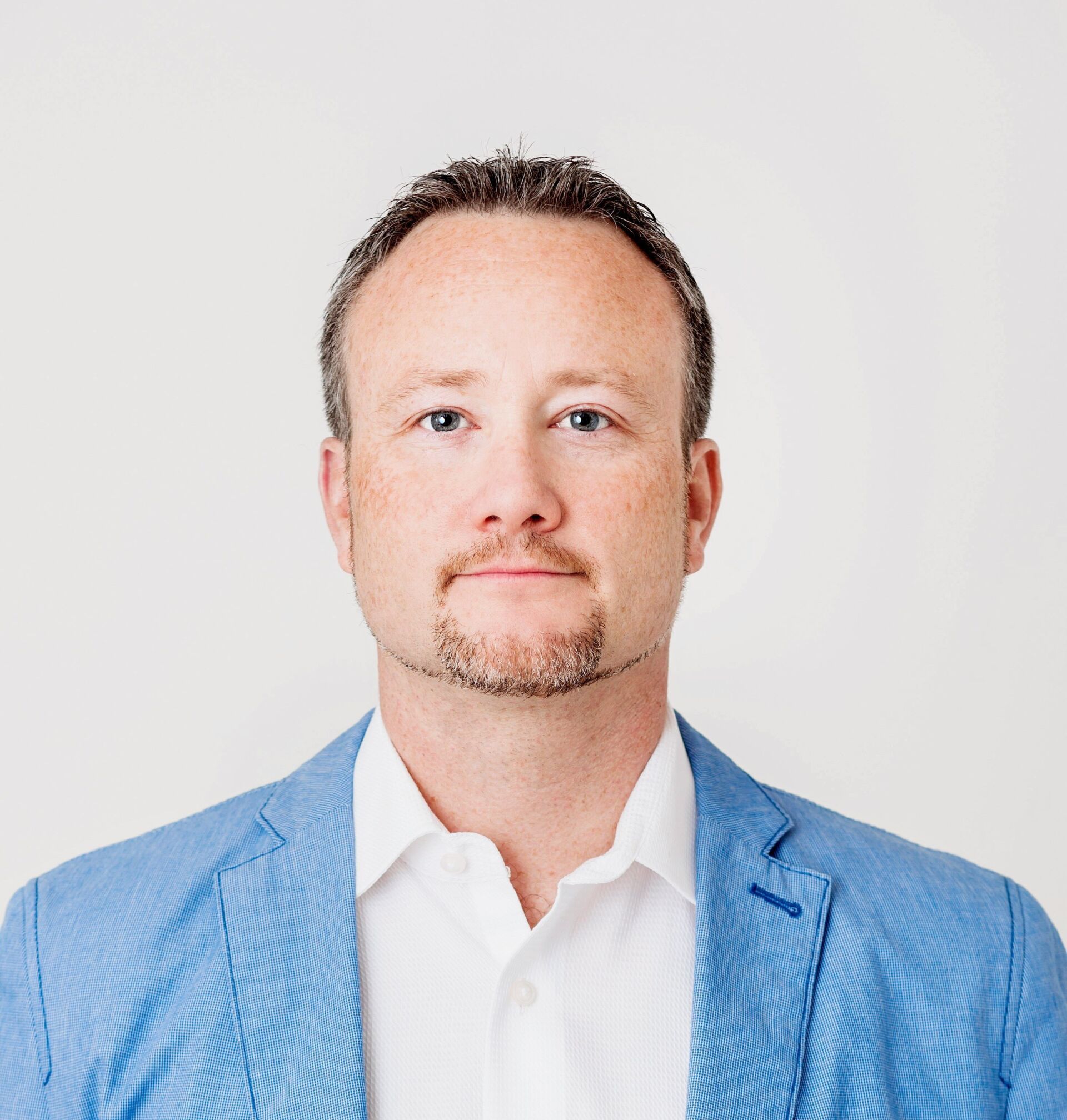 Mirko Bachmann est responsable du marketing chez Forbo-Giubiasco Suisse. Mirko Bachmann est responsable du marketing chez Forbo-Giubiasco Suisse.