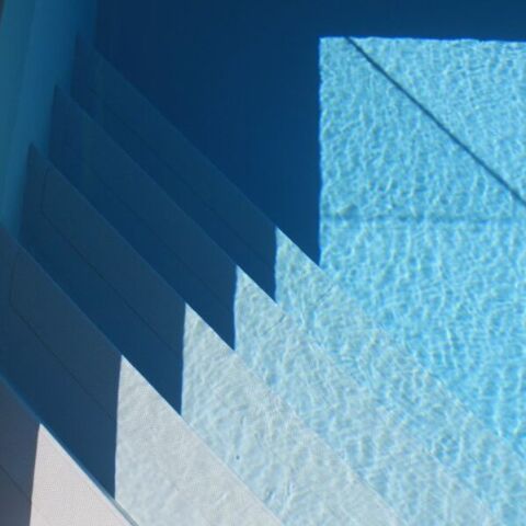 Wasserpflege und Hygiene bei Pools